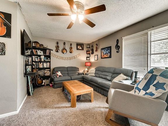 4th image of 399 NW Newton Dr