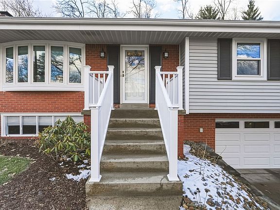 2nd image of 3727 Henley Dr