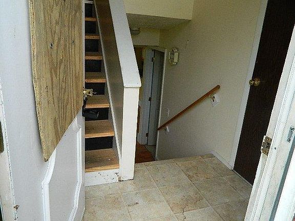 4th image of 4 Highridge Ct