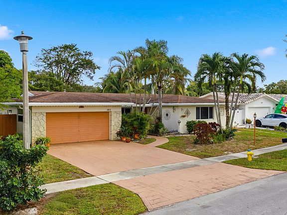 3rd image of 1811 NW 119th Avenue
