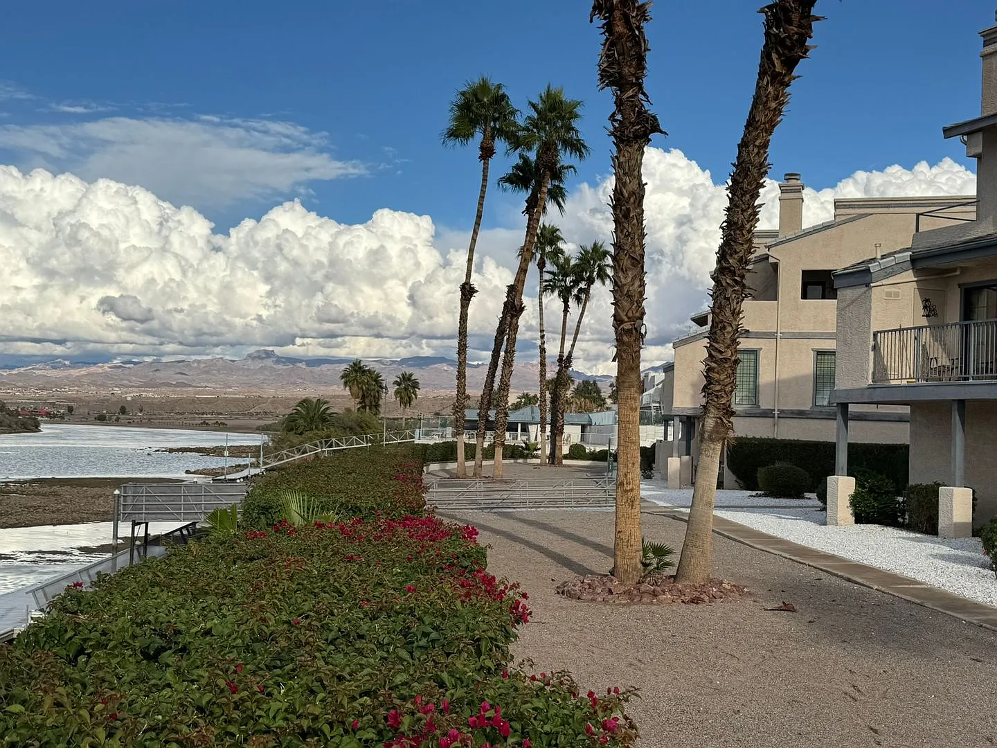 Riverfront 2br Condo Great Views, Luxury Furnished Incl Utilities — Photo 4