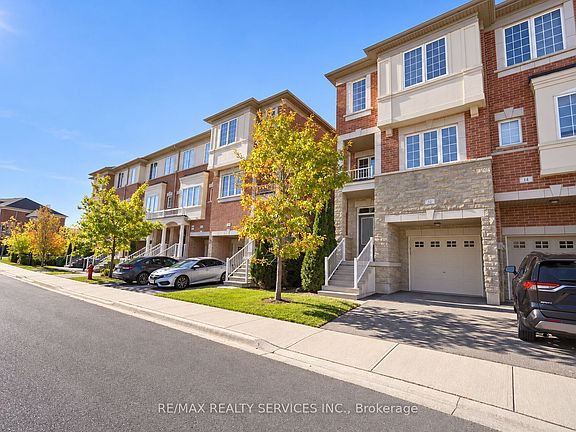 4th image of 12 Cedarland Rd #111
