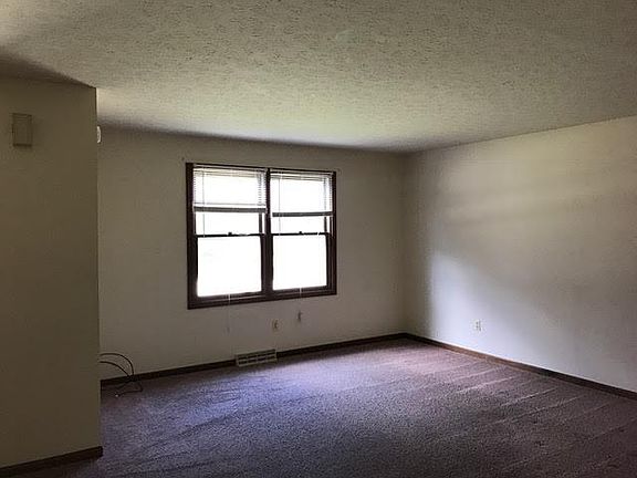 4th image of 3131 Shelly Blvd