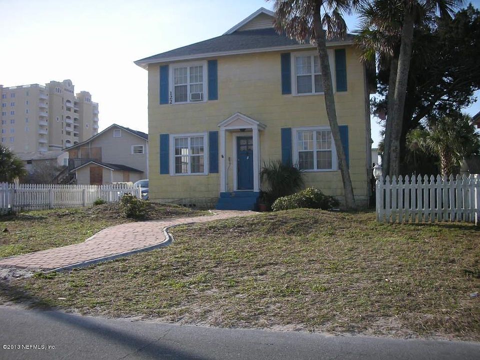 1st image of 122 10th Ave N