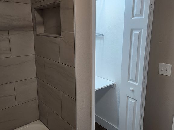 5th image of 666 1/2 W Robinson St