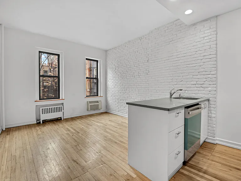 237 E 88th St #302 — Photo 3