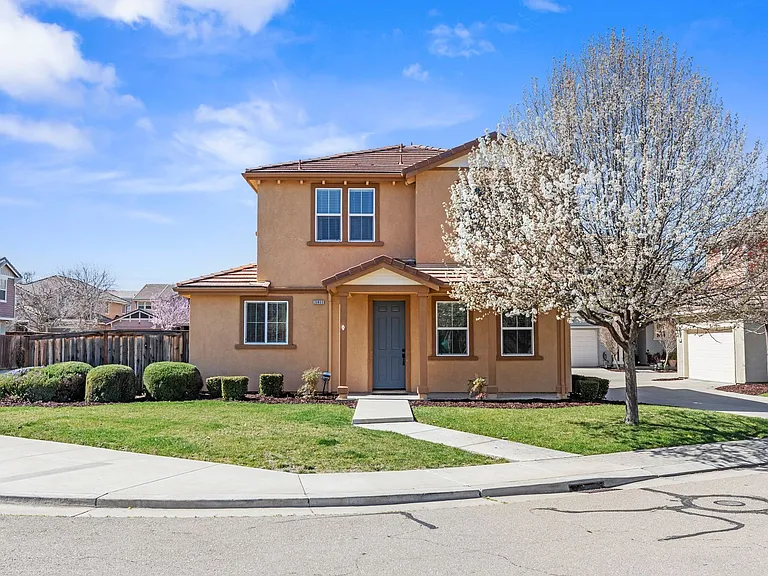 20833 Grapevine Dr — Photo 1