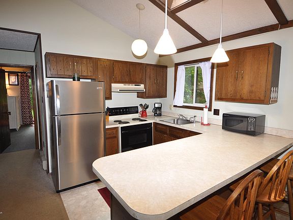 4th image of 241 Keats Ln