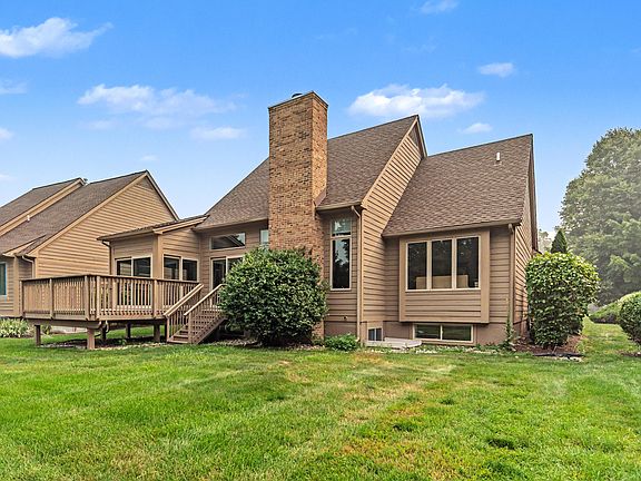 3rd image of 4682 Sawgrass Dr E