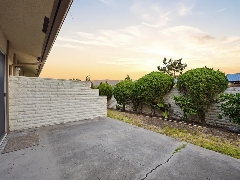 1022 San Marino Dr — Photo 16