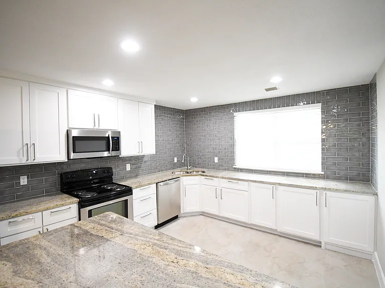 3430 Princeton Dr — Photo 12