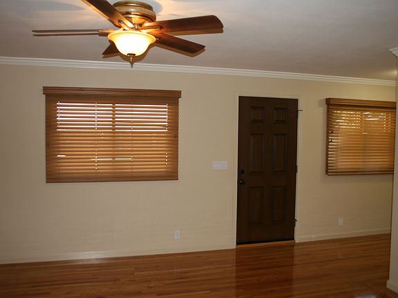 Living room Ceiling Fan and light remote operated.