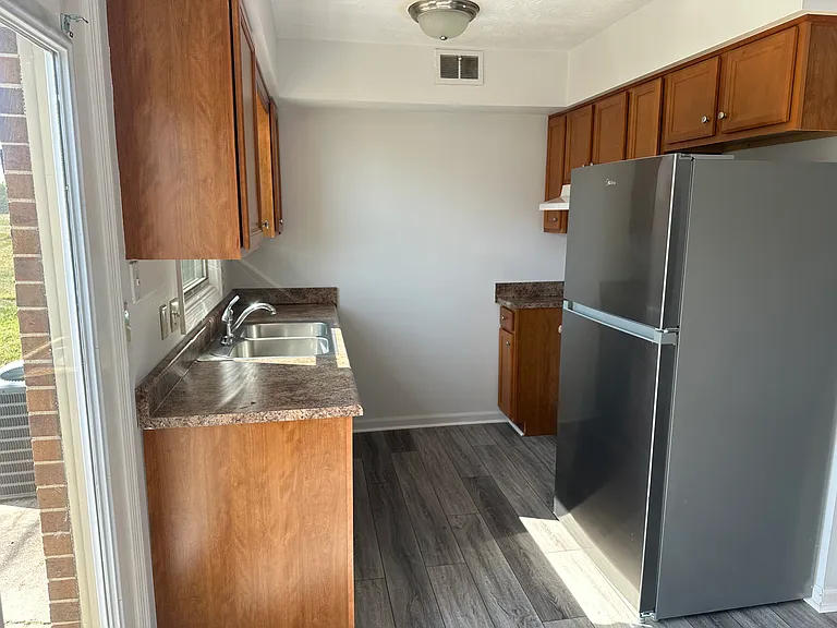 Hager Dr — Photo 6