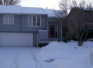 2027 S Ridge Dr, Coralville, IA 52241