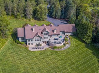 633 W Bloomfield Rd, Pittsford, NY 14534