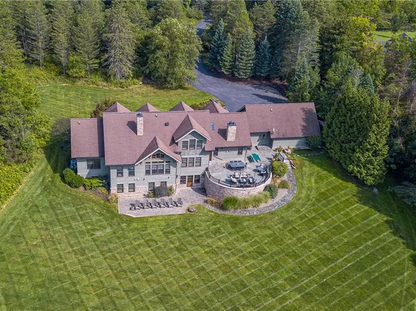 633 W Bloomfield Rd, Pittsford, NY 14534