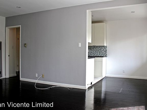 4th image of 954 N San Vicente Blvd APT 2