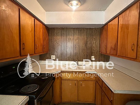 4th image of 266 Pine St