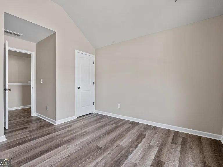 475 Louise Way — Photo 27