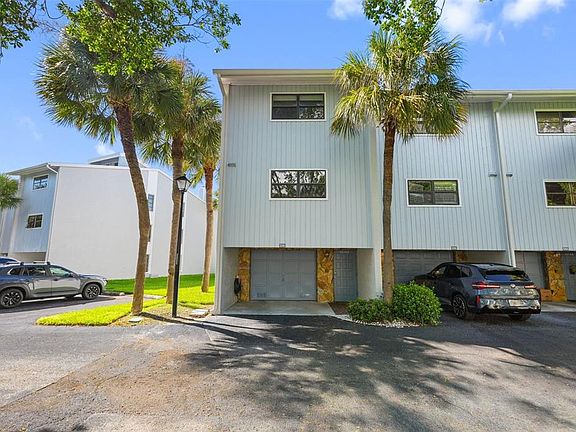 3rd image of 12140 CAPRI CIRCLE S