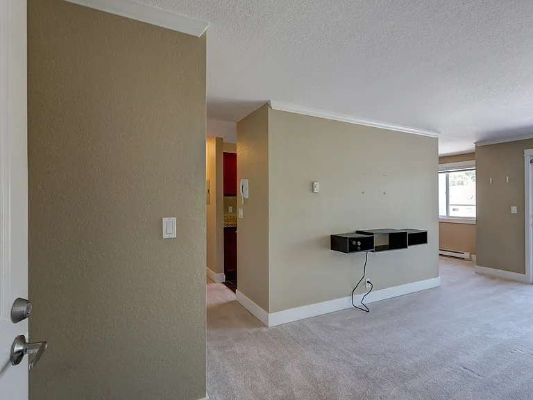 939 N 101st St #302 — Photo 3