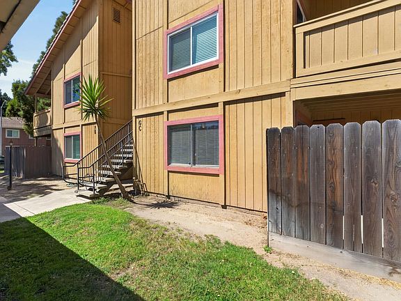 2nd image of 440 Cherry Ln APT C