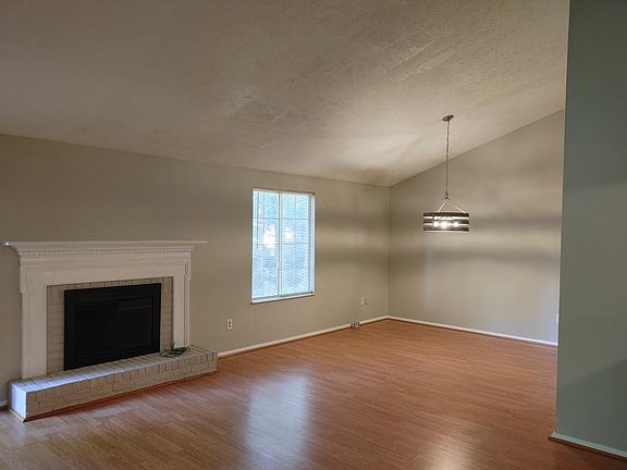 3rd image of 400 Sheringham Ct