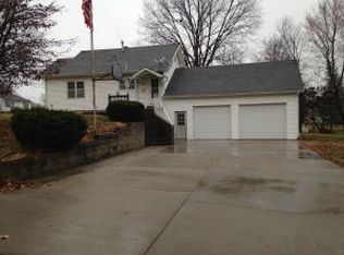 1464 S Sharp Ave, Marshall, MO 65340