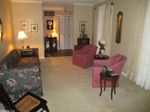 3rd image of 85 Pinecrest Cir