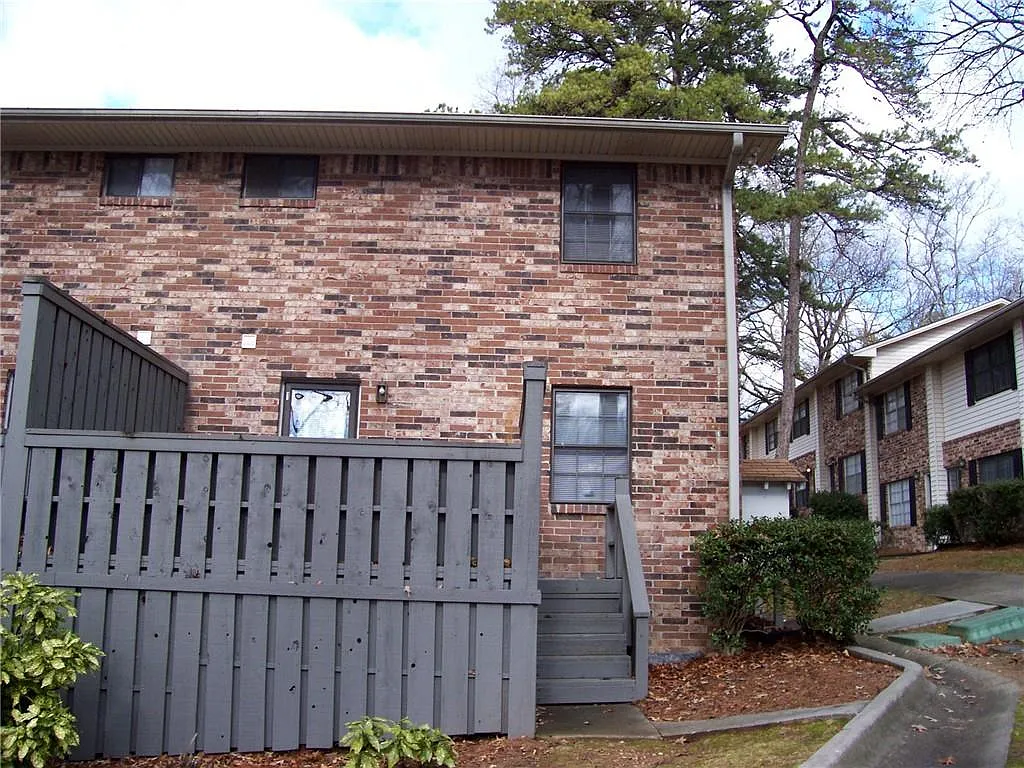 3 bed, 1.5 bath, 1280 sqft, $1,650 — Photo 2