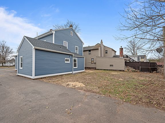 2nd image of 101 Maple St #101