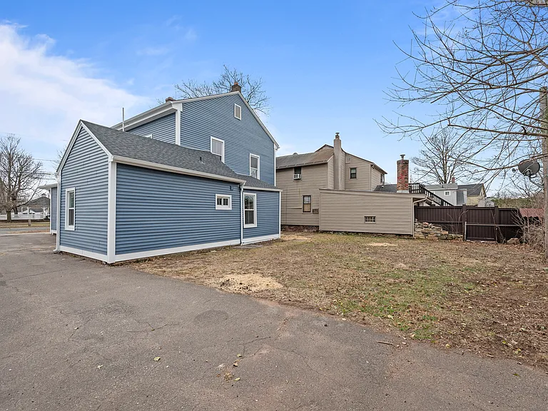 101 Maple St #101 — Photo 2