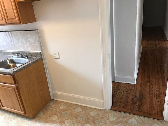 5th image of 4333 46th St APT E5