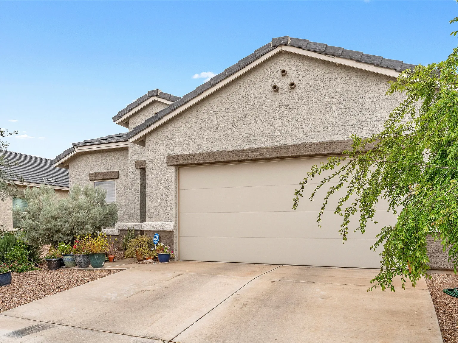 4 bed, 1569 sqft, $2,200 — Photo 2