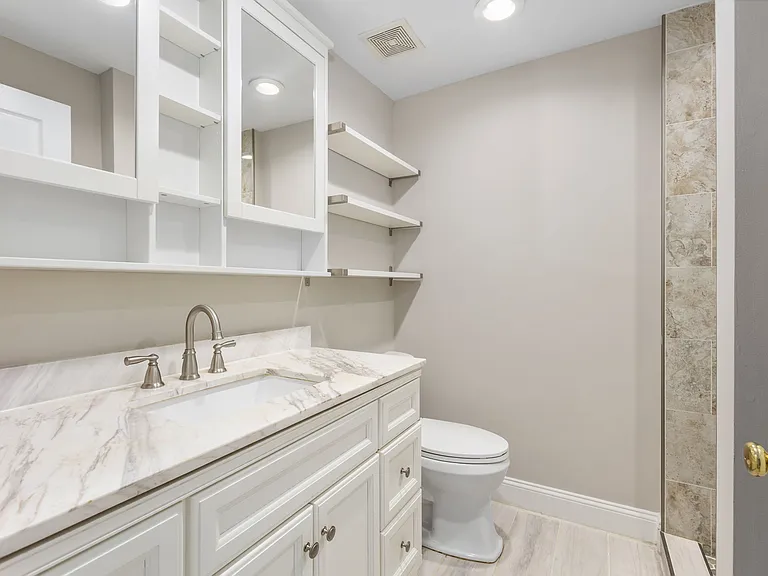 12894 Effingham Ct — Photo 22