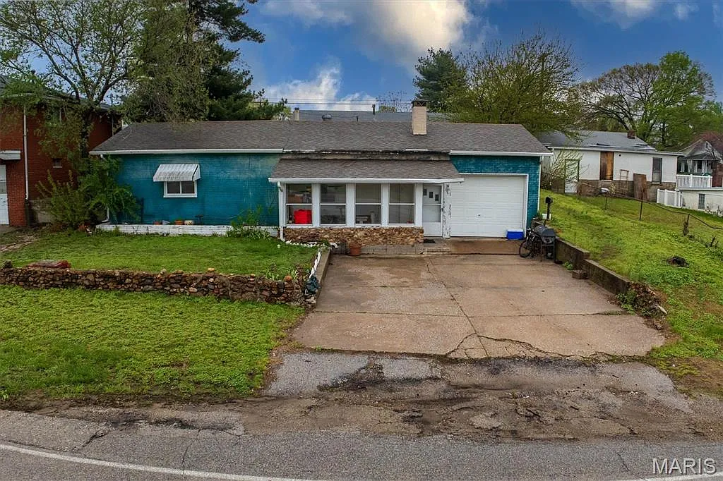516 N Old Edwardsville Rd photo 1