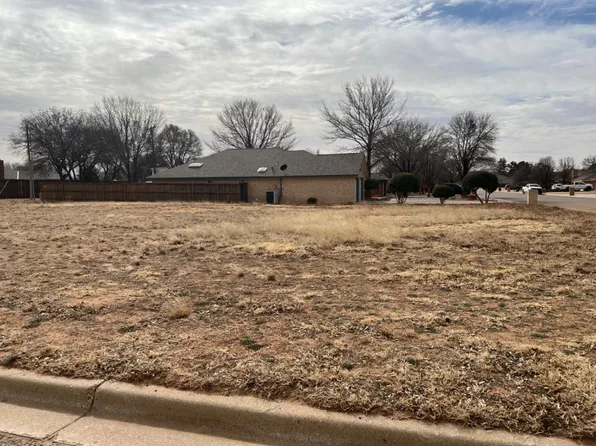 2101 Rice Dr, Levelland, TX 79336