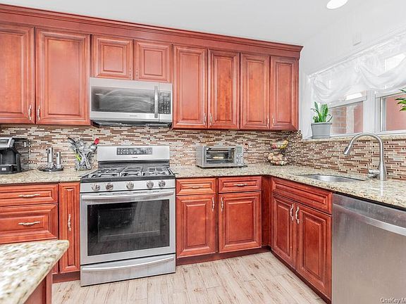 5th image of 413 Taylor Ave