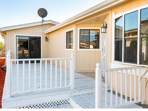 3rd image of 35 Poinsettia Gardens Dr