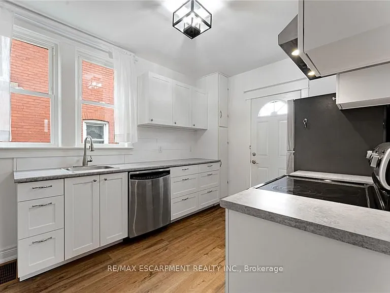 112 Oakland Ave — Photo 10