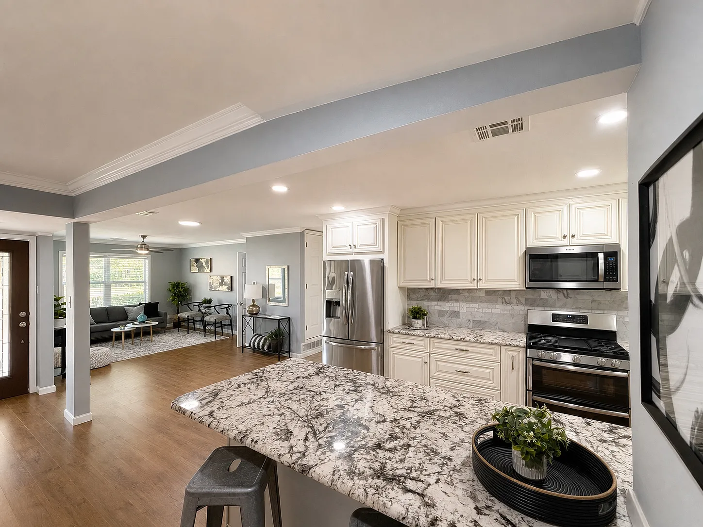 3 bed, 1700 sqft, $2,850 — Photo 3