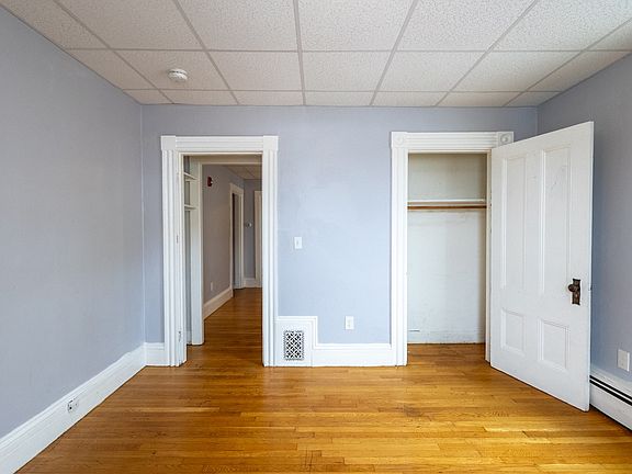 4th image of 555 Essex St APT 4