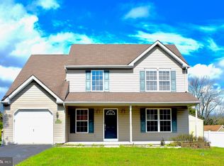 105 Ivy Ln, Zieglersville, PA 19492