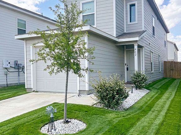 2nd image of 902 Blue Heron Dr