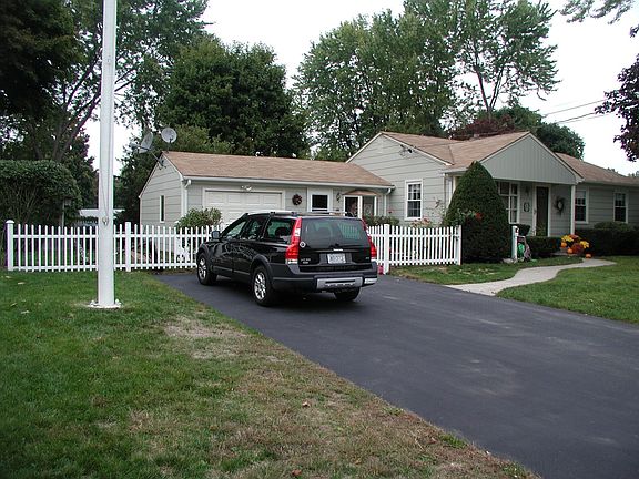 2nd image of 20 Knollwood Dr