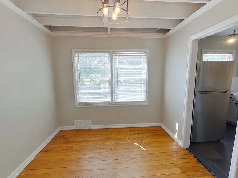 449 Harding St — Photo 4