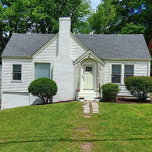 246 Mathewson Pl SW Photo 1