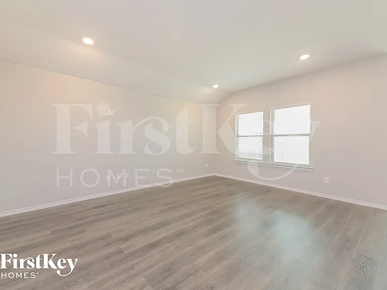 1608 River Oak Ln — Photo 3