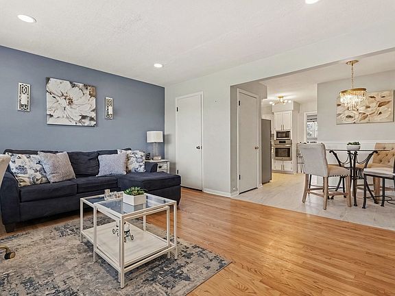 5th image of 12 King Arthur Ct APT 12
