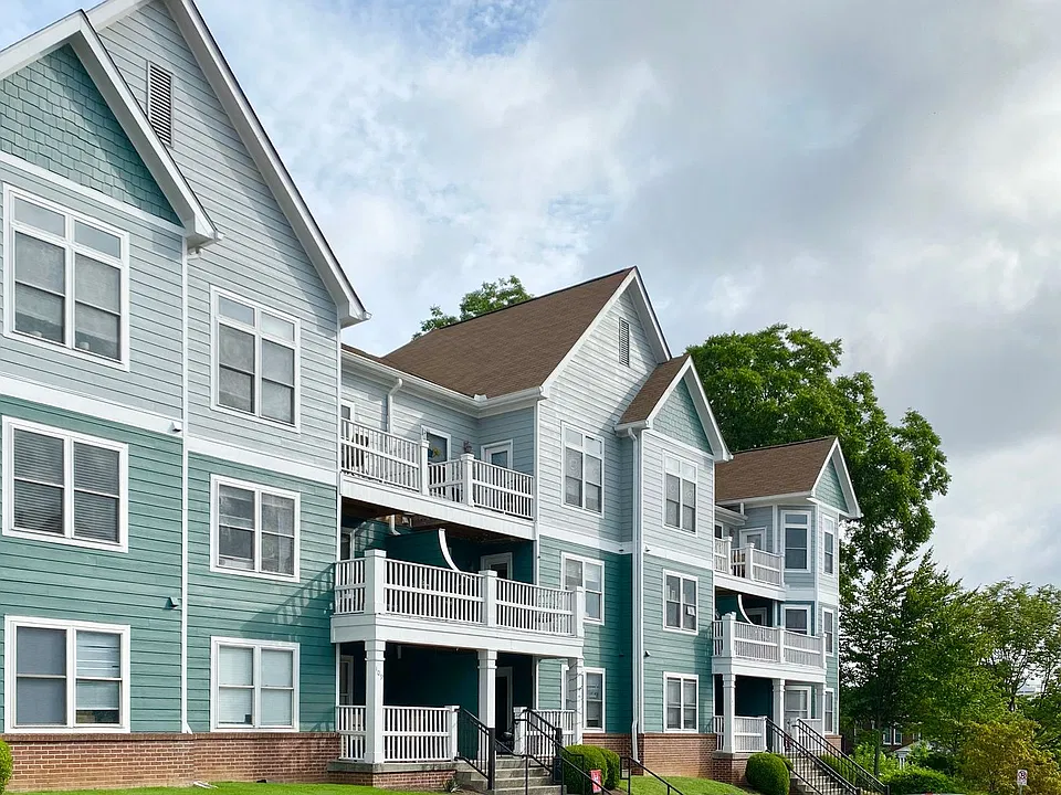 1517 Laurel Ave #301
